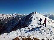 43 Dall'anticima la Croce di Monte Muggio...